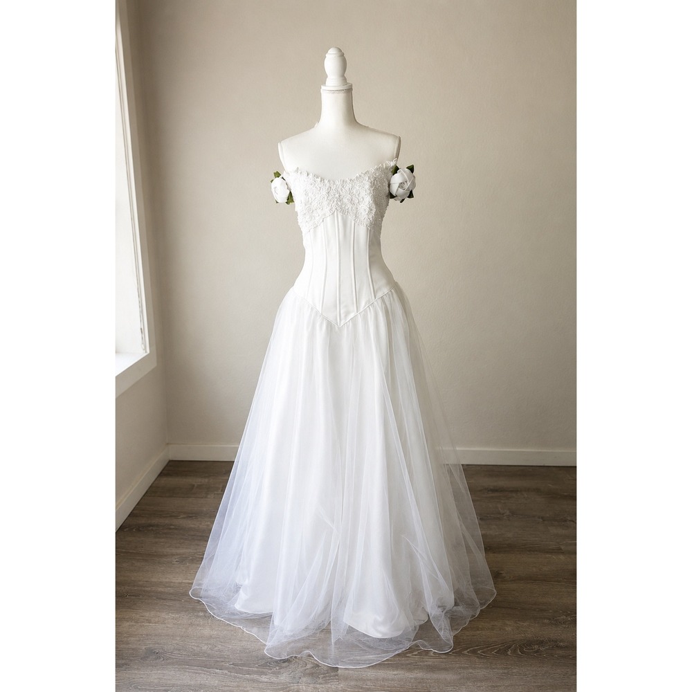 Vintage Sweetheart by Justin Alexander Wedding Gown Basque Corset Roses Tulle